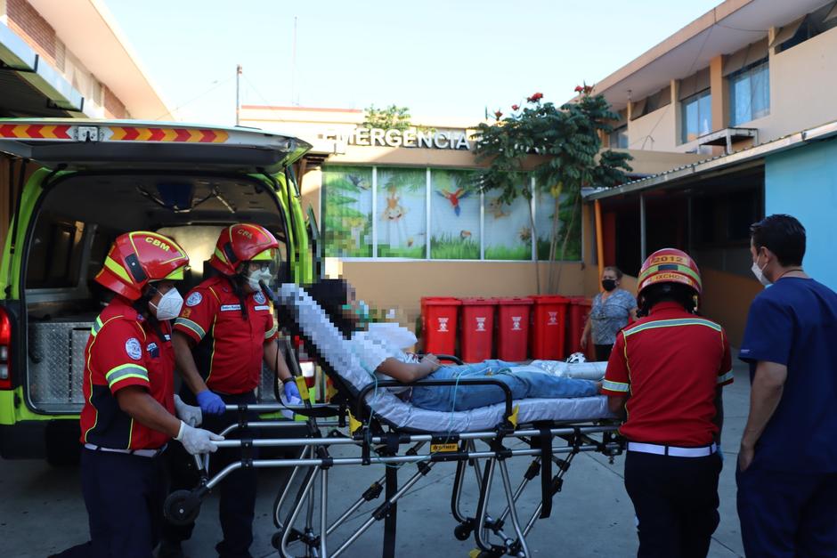 La niña resultó herida por una bala perdida en la zona 5. (Foto: Bomberos Municipales) 