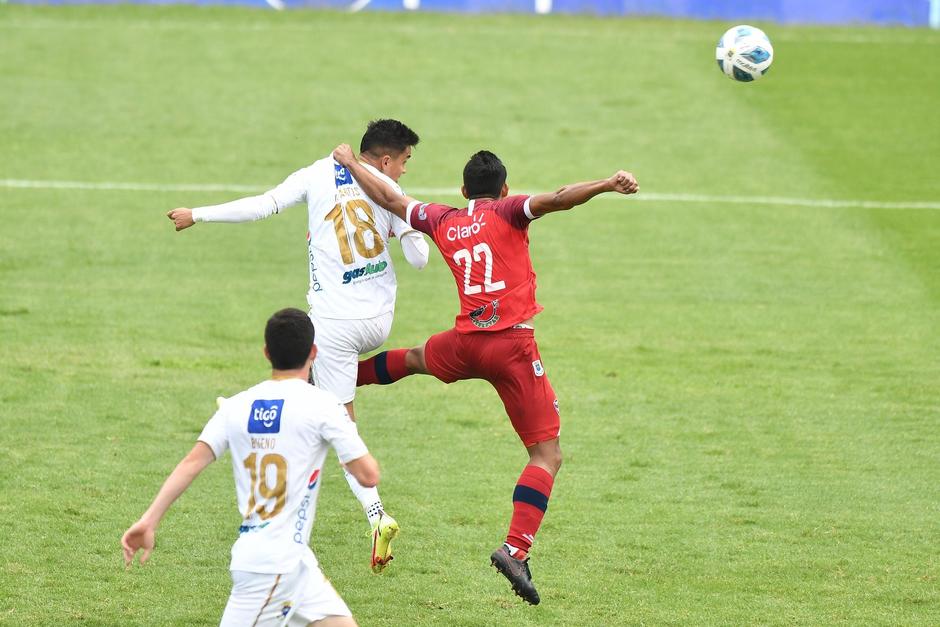 Toros y Cremas buscarán coronarse campeones del fútbol nacional. Malacateco busca su primer título y Comunicaciones el 31 de su historia. (Foto: Sergio Muñoz/Nuestro Diario)
