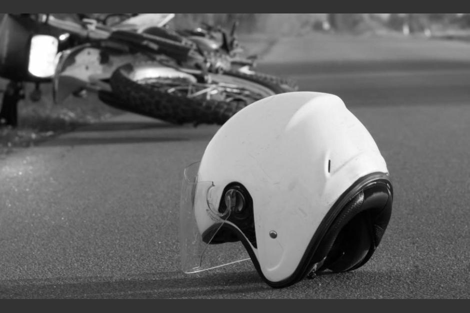 La mujer se conducía en su moto y chocó en la parte trasera de un camión. (Foto: Archivo/Soy502) 
