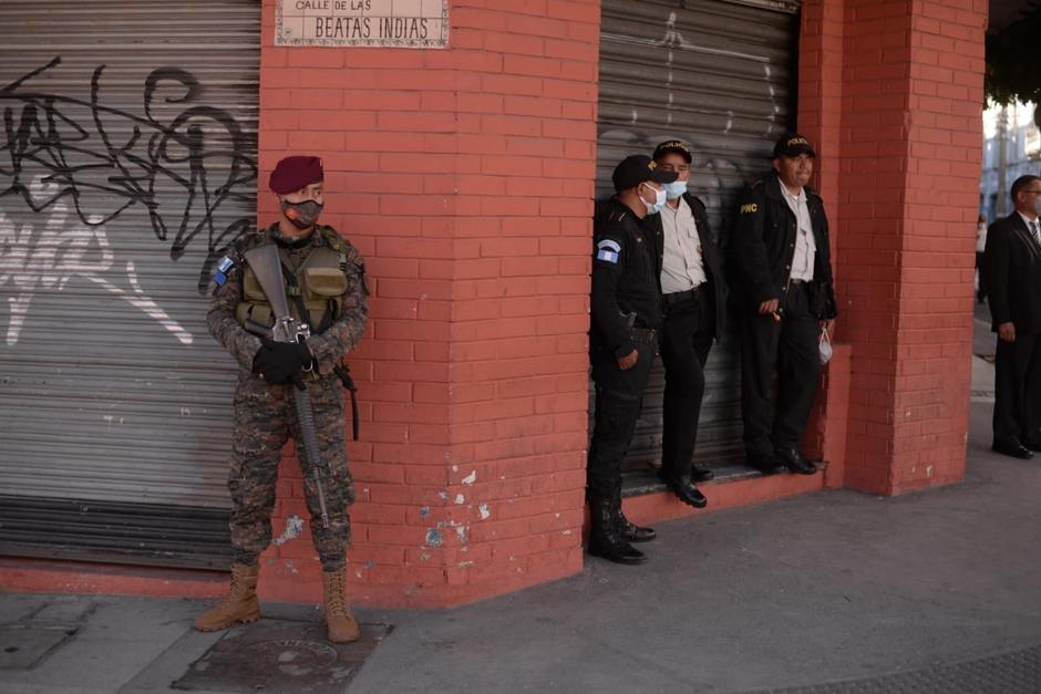 Kaibiles fueron vistos a inmediaciones del Congreso de la República. (Foto: Wilder López/Soy502) 