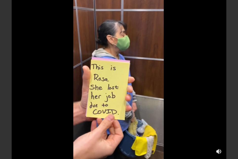 Los vecinos de un edificio lujoso pagaron dos años de renta de un amplio apartamento para la trabajadora de limpieza. (Captura Video)