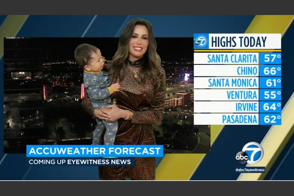 Leslie López fue interrumpida por su hijo que quería salir a cuadro durante su enlace. (Captura Video)