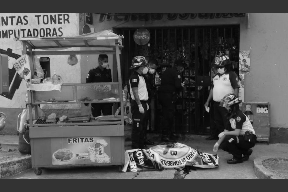 Un joven de 21 años fue asesinado por sicarios por, aparentemente, negarse a pagar extorsión. (Foto: Bomberos Voluntarios)