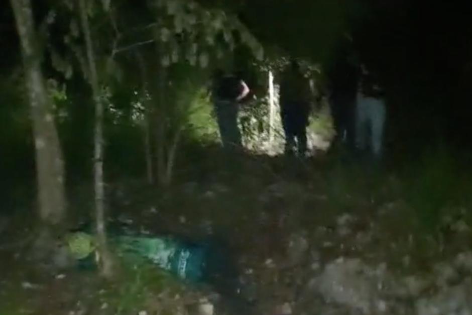 Vecinos de la colonia El Milagro 2 de San Benito, Petén, se unieron para buscar a la bebé secuestrada el 13 de febrero. (Foto: captura de pantalla) 