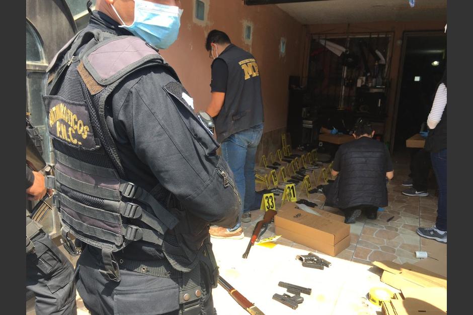 En el inmueble también encontraron 34 armas de fuego. (Foto: PNC)