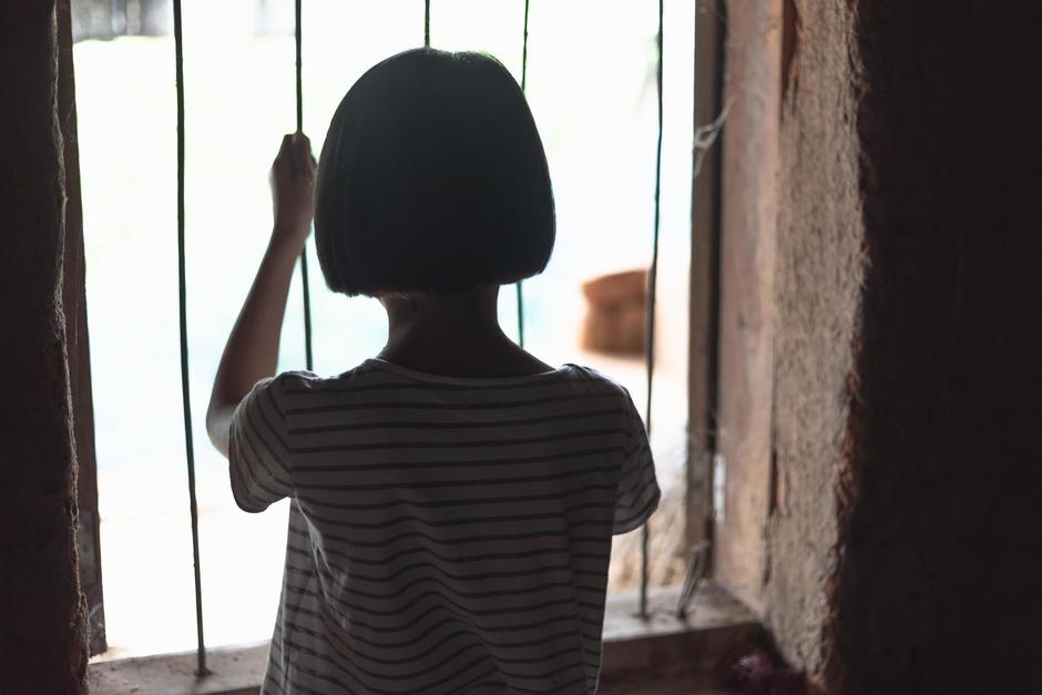 Las autoridades arrestaron a un hombre acusado de secuestrar y abusar sexualmente de una menor durante tres días. (Foto: Shutterstock)