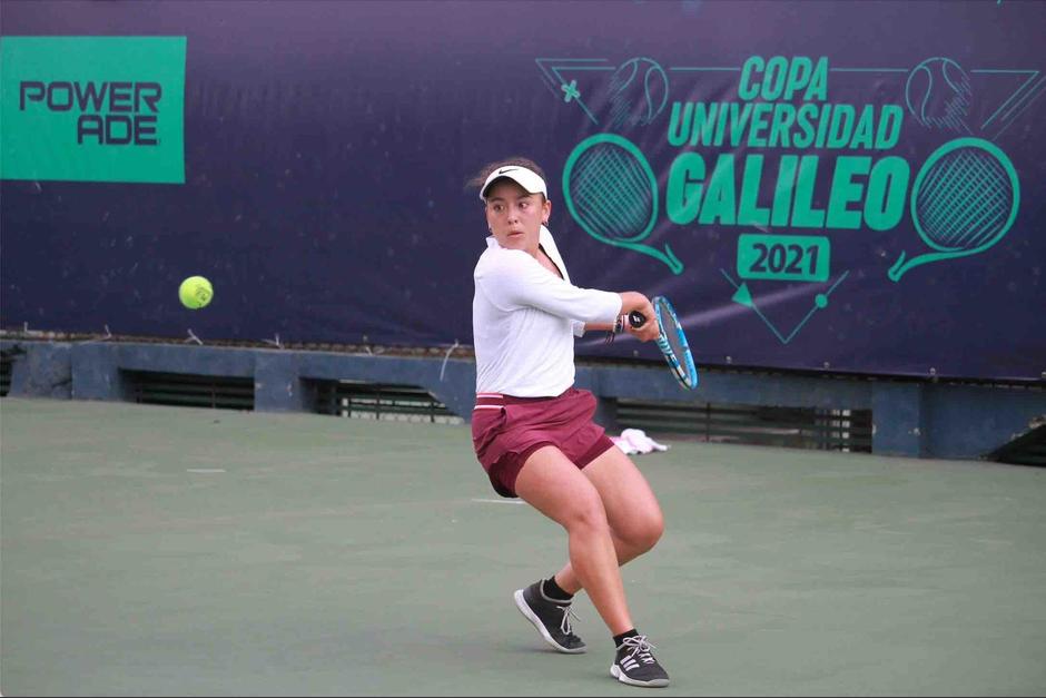 Luego de cinco horas de atraso por la lluvia, la semifinal arrancó minutos después de la 1 de la tarde. (Fotografía cortesía: Rackets&Golf)