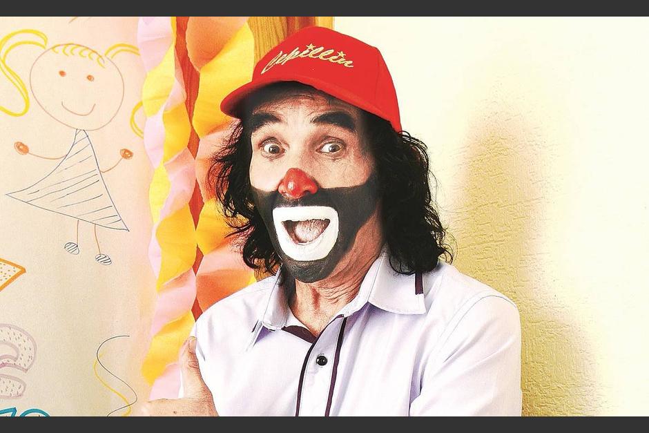 Cepillín sufrió un percance al bajar unas gradas. (Foto: El Universal)