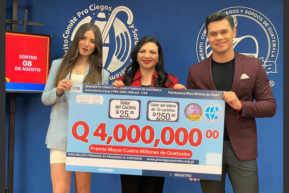 Elige tu billete de Lotería Santa Lucía con los compradores mayoristas. (Fotografía cortesía: Lotería Santa Lucia)