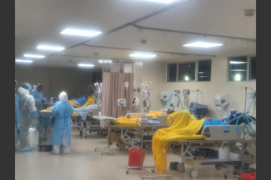 El Hospital Nacional de Especialidades de Villa Nueva está saturado y los médicos y enfermeras no se dan abasto para atender a los pacientes. (Foto: Cortesía)