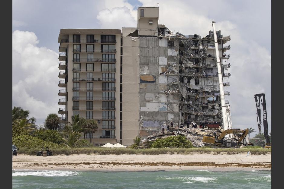 El edificio fue demolido por temor que causara otros incidentes por la llegada de una tormenta tropical. (Foto: AFP)