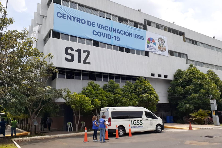 El IGSS anunció sus centros de vacunación en redes sociales. (Foto: Igss)