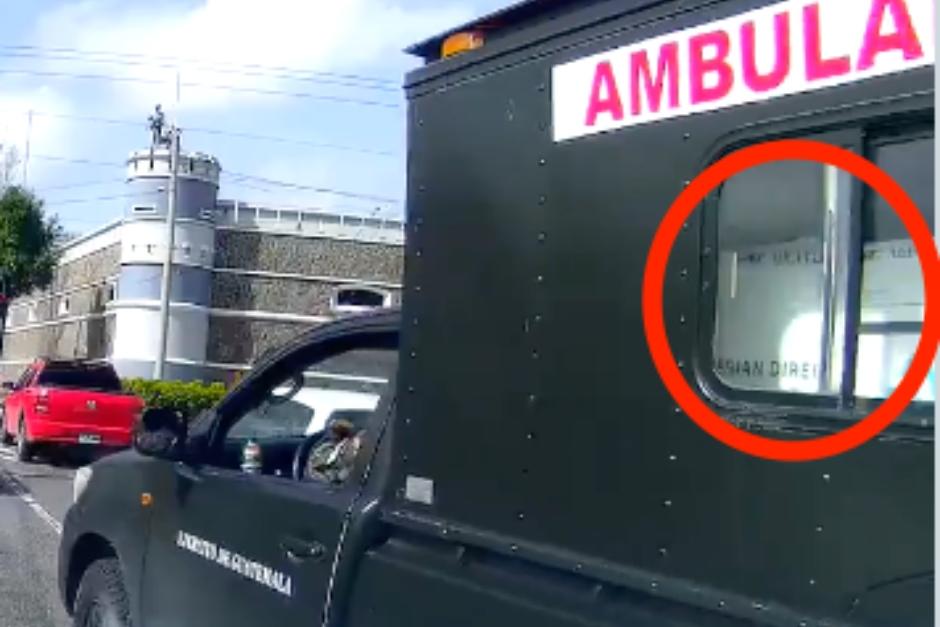 En una ambulancia militar se trasladaron las vacunas Sputnik. (Foto: captura de video) 