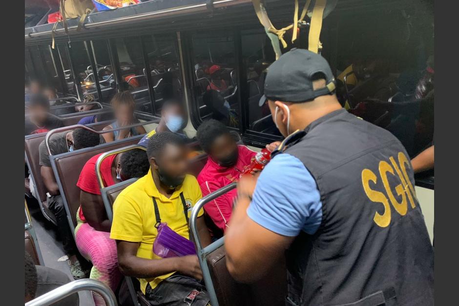 Los migrantes fueron llevados a un albergue. (Foto: PNC)