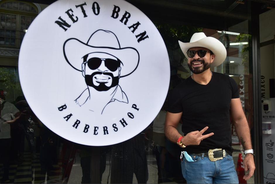 Inauguran la primera barbería del alcalde de Mixco, Neto Bran. (Foto: Fredy Hernández/Soy502)