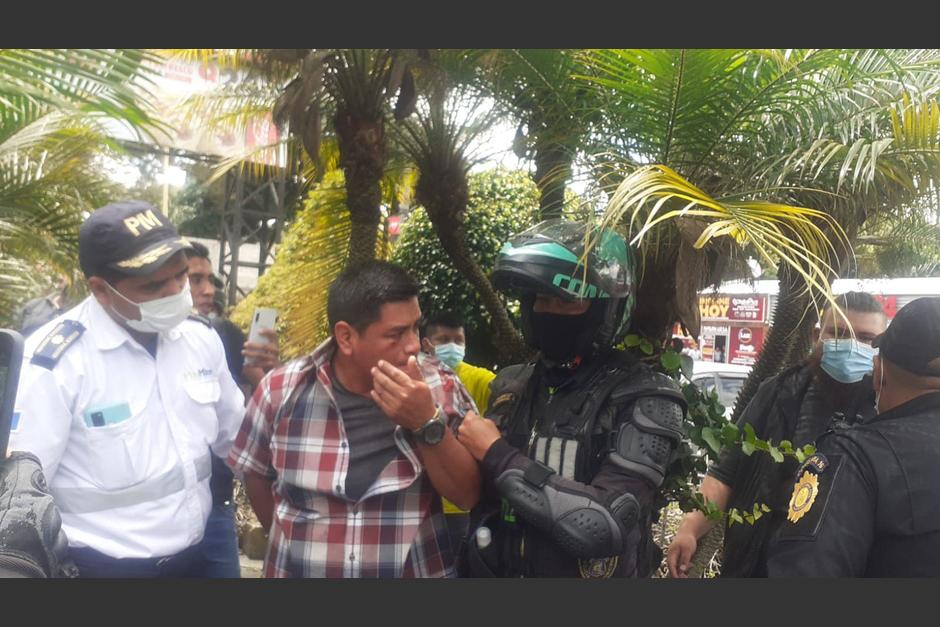 El supuesto delincuente fue puesto a disposición de las autoridades correspondientes. (Foto: Facebook)