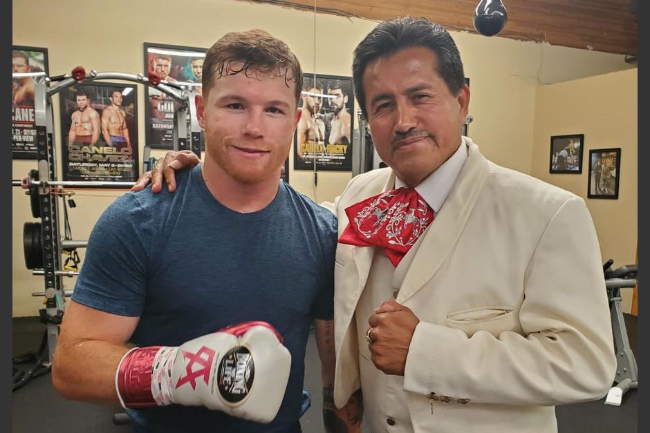 Walter Villatoro estuvo presente en una sorpresa musical por el cumpleaños 31 de Saúl Canelo Álvarez. (Foto: Facebook/Walter Villatoro)