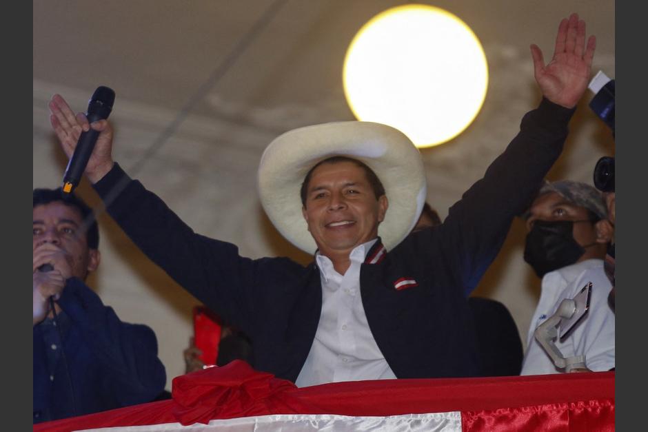 Pedro Castillo fue proclamado presidente de Perú luego de seis semanas de revisión de votos. (Foto: AFP)
