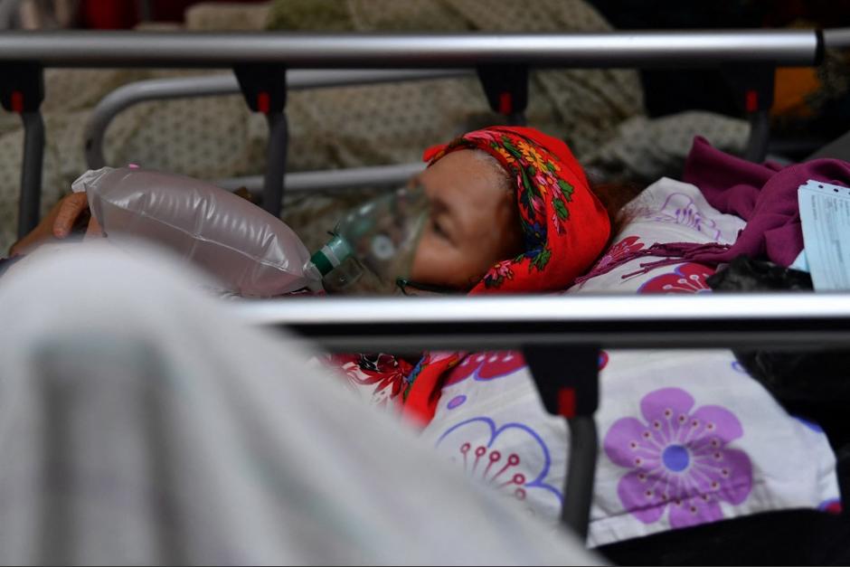 El suceso se detectó tras una denuncia que realizó la familiar de una paciente con Covid-19. (Foto: AFP)