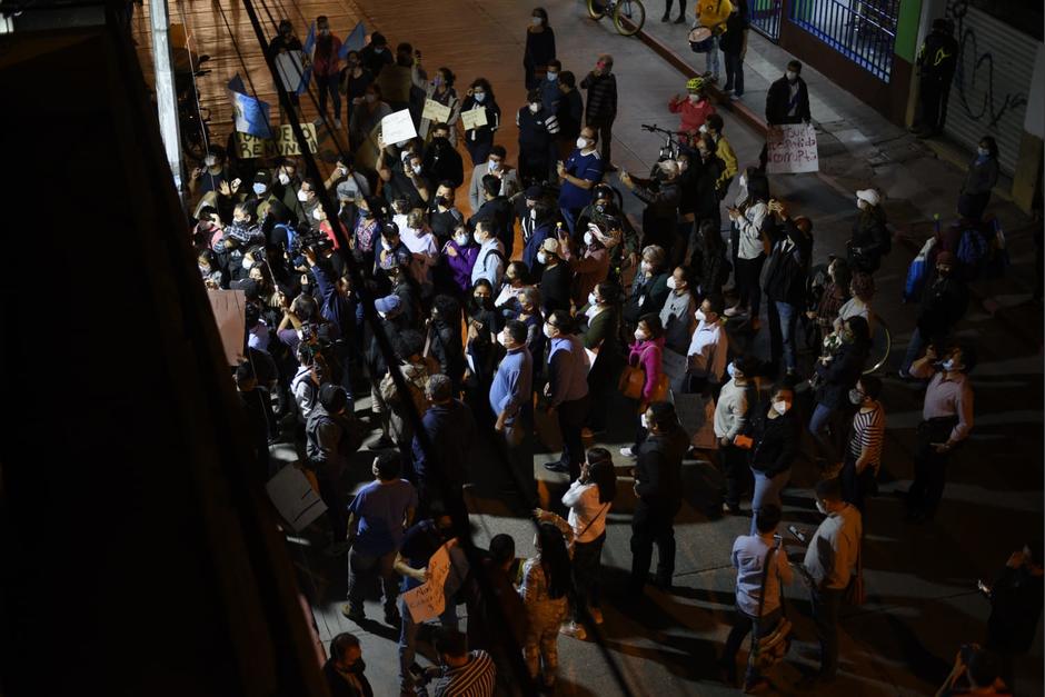 La presencia de agentes de la PNC causó malestar en la población que manifestaba pacíficamente. (Foto: Wilder López/Soy502) 