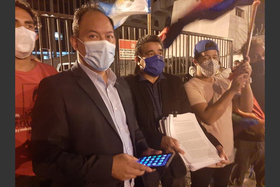 Diputados de diferentes bancadas presentaron una acción de amparo en contra de la Fiscal General por el despido de Francisco Sandoval y para resguardar archivos de la FECI. (Foto: Guatemala Visible)