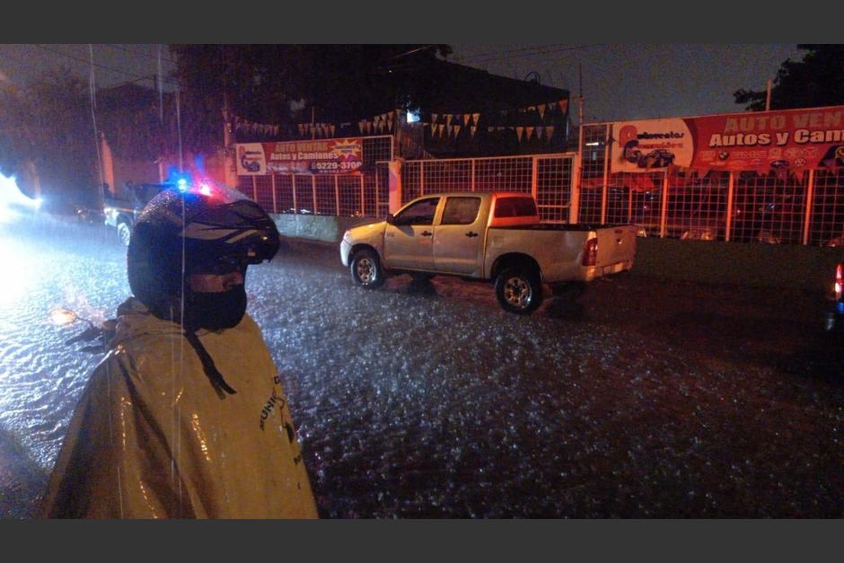 Los agentes fueron consignados y trasladados a un juzgado. (Foto: Andrés Cifuentes) 
