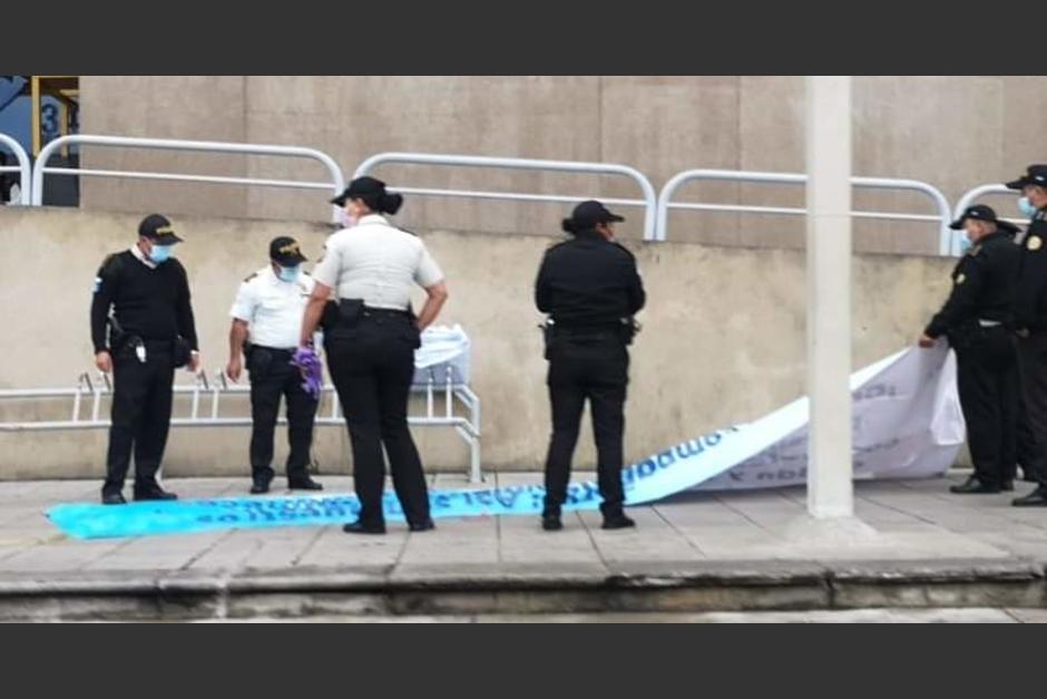 PNC desmiente colocación de mantas vinílicas con el rostro de la Fiscal General. (Foto: Twitter/ @J_Urquizu)