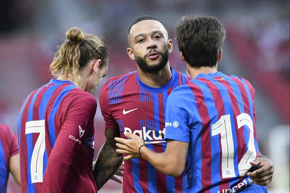 El neerlandés se lució con una exquisita jugada que ilusiona a la afición catalana. (Foto: AFP)