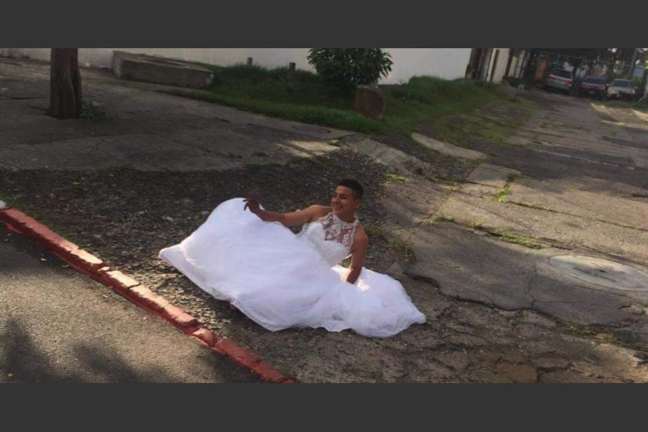 Los hombres que trabajan en el servicio de extracción de basura han hecho virales las fotos y videos. (Foto: captura pantalla) 