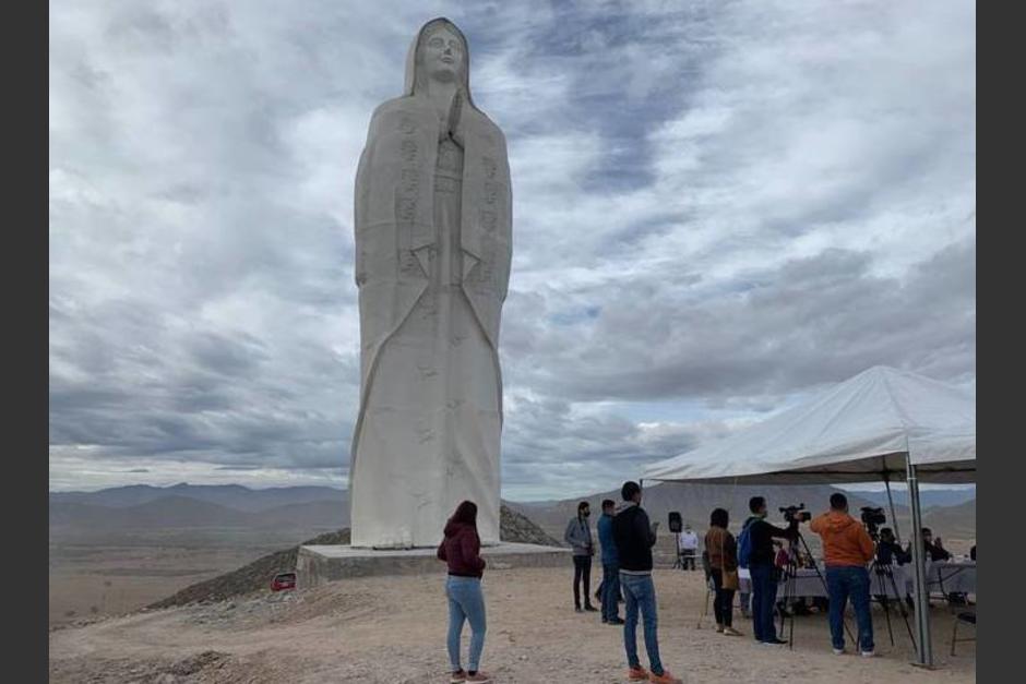 La imagen se desprendió de sus bases y se desplomó sin que provocara heridos en la zona. (Foto: El Sol de Durango)