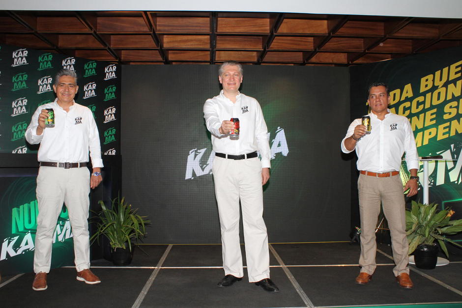 Es el complemento perfecto para disfrutar con amigos. (Fotografía cortesía: Cervecería Centro Americana, S.A.)