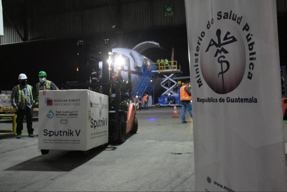El cargamento de vacunas rusas llegó al país antes de la hora anunciada por Salud. (Foto: MSPAS) 