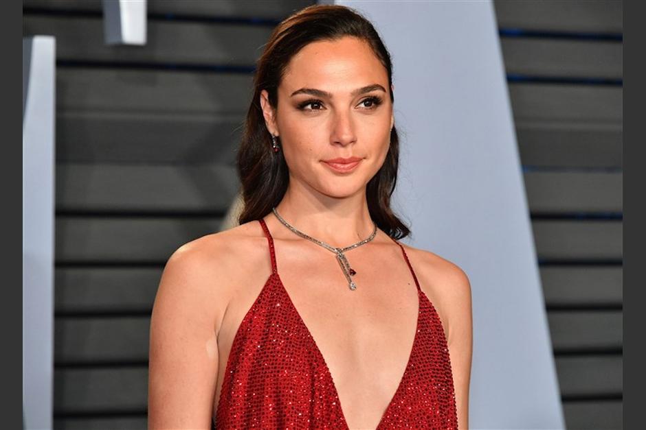 La actriz y modelo ya es madre de dos niñas. (Foto: Elle)