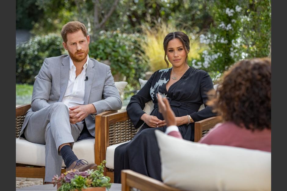 Enrique y Meghan realizaron explosivas confesiones ante Oprah. La actriz dijo que pensó en el suicidio y que la Familia Real estaba preocupada por el tono de piel de su hijo. (Foto: AFP) 