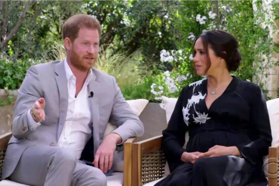 La reina Isabel II envió un mensaje a la pareja. (Foto: CBS)