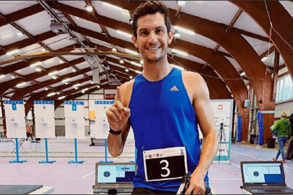 Charles Fernández celebró la medalla en sus redes sociales (Fotografía: Instagram)