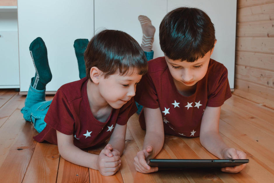 Los casos de miopía aumentaron debido a la exposición a mayor exposixión a las pantallas desde la pandemia. (Foto: Victoria Borodinova/Pexels)