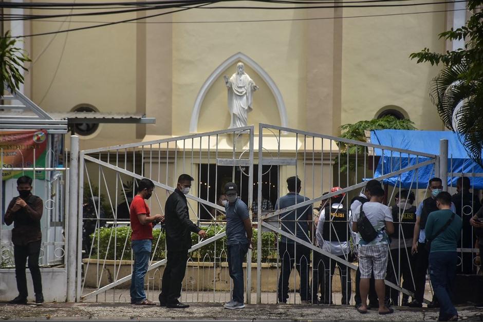El suceso ocurrió frente a una iglesia católica donde los atacantes fallecieron como consecuencia de la explosión. (Foto: AFP)