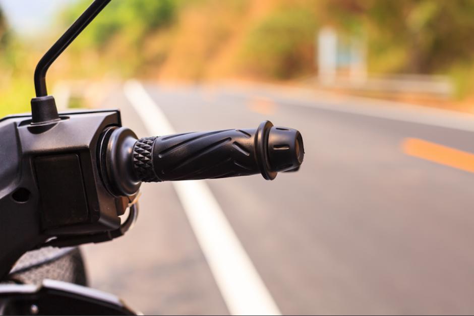 El motorista casi pierde la vida luego de caer frente a un bus en San Juan Sacatepéquez. (Foto: Ilustrativa/Shutterstock) 
