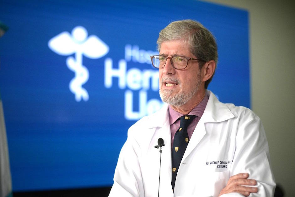 El doctor Rudolf García-Gallont, fue uno de los que lideró el equipo de médicos que realizó el primer trasplante hepático exitoso en Guatemala. (Foto: Wilder López/Soy502)