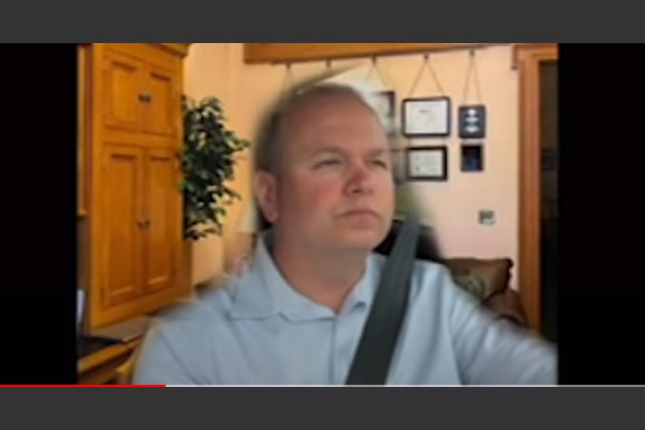 El senador Andrew Brenner manejaba mientras participaba en una reunión por Zoom. (Captura Video)