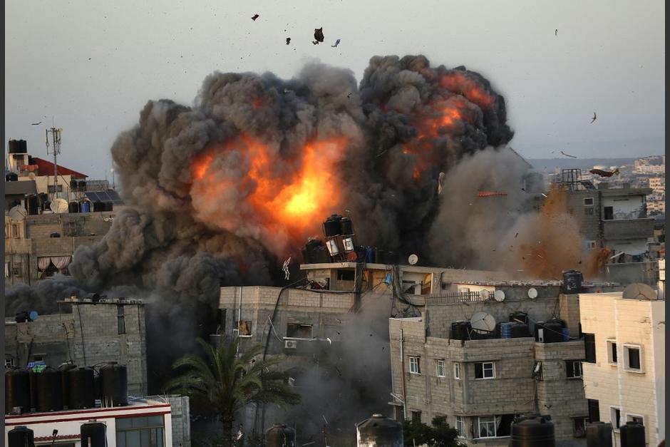En la noche del domingo al lunes, la aviación israelí realizó decenas de bombardeos en la Franja de Gaza. (Foto: AFP)