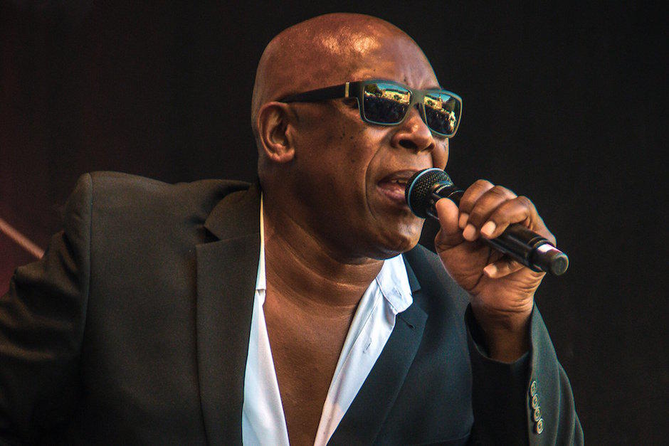 El dúo mostraba a dos modelos que no cantaban y que posteriormente se descubrió el fraude. (Foto: EW)