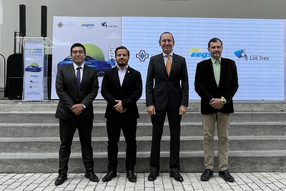 Los primeros puntos de recarga para vehículos eléctricos se encuentran ubicados en el parqueo del supermercado La Torre y en Distrito Moda. (Fotografía: Fernando Pinetta / Soy502)