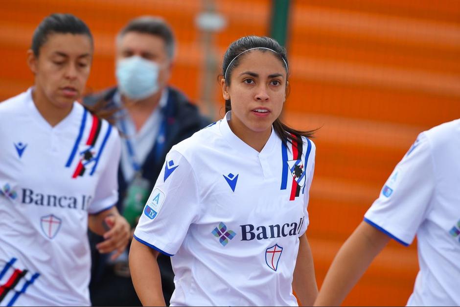 Ana Lucía Martínez quedó lastimada tras un choque con la portera del Napoli. (Foto: Twitter/Ana Lucía Martínez)