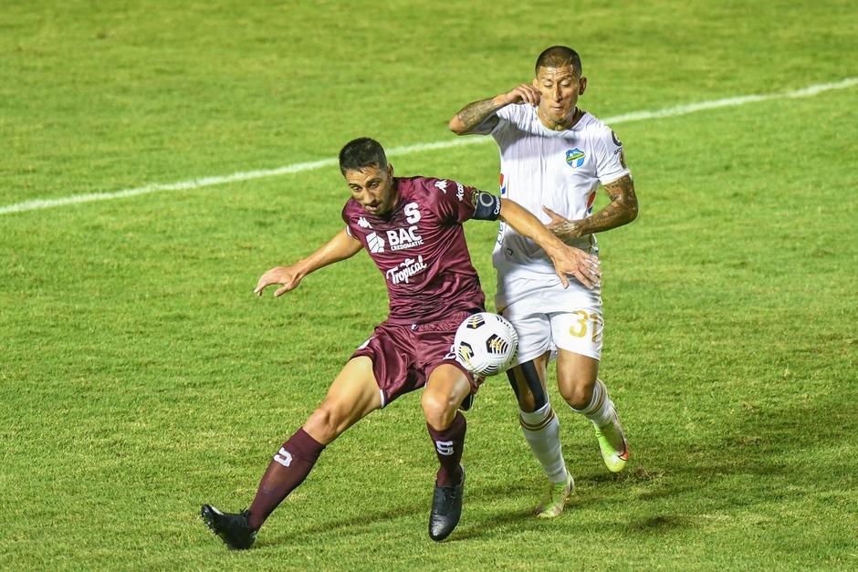 La prensa tica no escatimó en calificativos para criticar la eliminación de Saprissa. (Foto: Sergio Muñoz/Nuestro Diario)