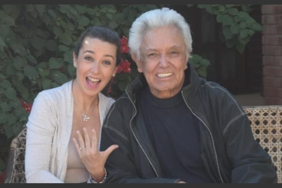Alberto Vázquez anunció que se casará con su novia Elizabeth Ranea, 43 años menor que él. (Foto: Instagram)