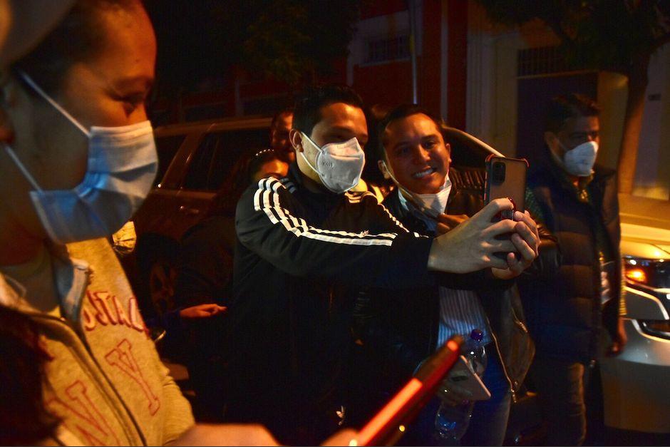 Así arribó Edwin Luna al podcast de Neto bran. (Foto: Fredy Hernández/Soy502)