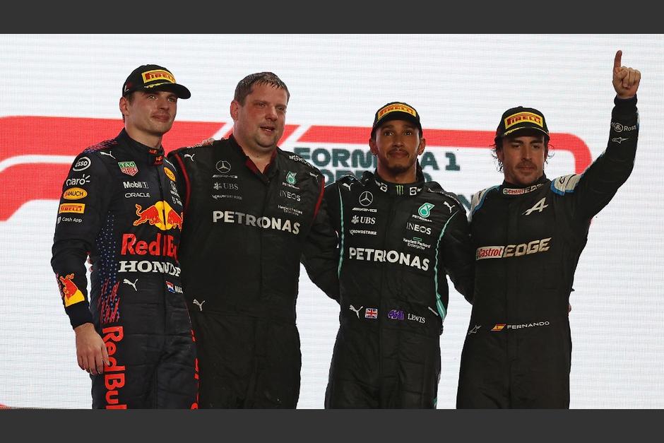 Max Verstappen, Lewis Hamilton y Fernando Alonso subieron al podio del Gran Premio de Catar. (Foto: AFP)