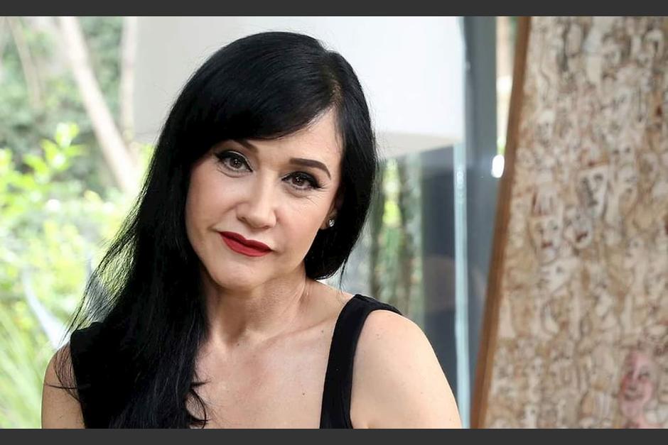 La actriz dejó plantados a los reporteros que la entrevistaban tras participar en una obra de teatro. (Foto: NRT México)